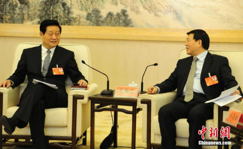 赵正永（左）与娄勤俭（右）。