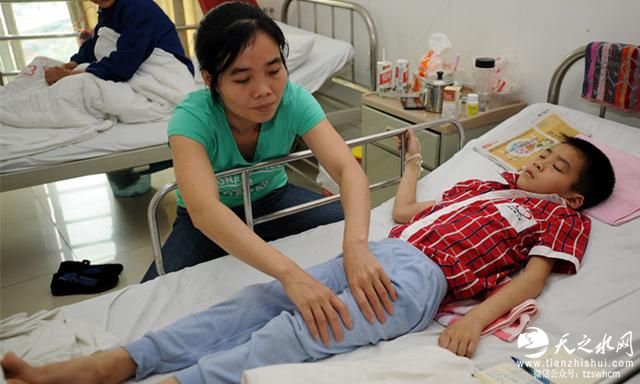 男孩被送殡仪馆发现未死 已能说能吃能动(图)