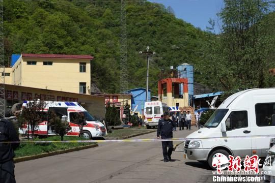 陕西铜川煤矿透水事故11名被困矿工全部遇难。高庆国 摄