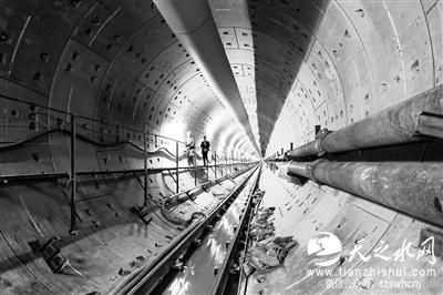 地铁穿黄隧道贯通。兰州晨报记者 裴强 摄