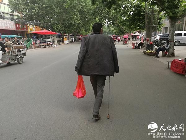 河南农民被误诊艾滋病10年 妻离子散生活困苦