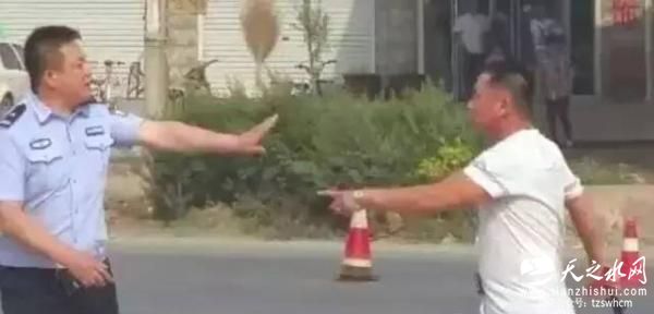 男子醉驾被查后驾车冲撞交警 持砍刀砍伤协警