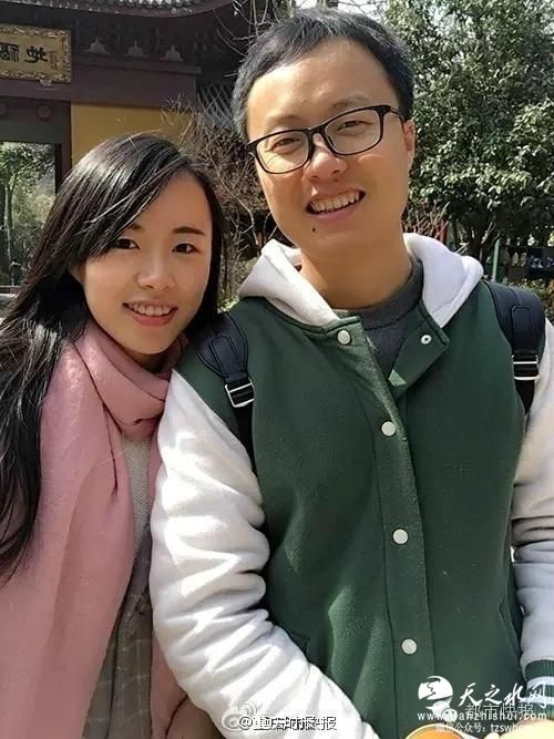 新郎16年前的旧照。