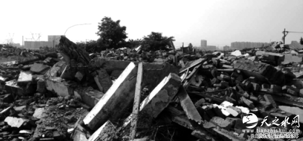 安徽一社区发生强拆事件 凌晨闯民宅捆绑双手