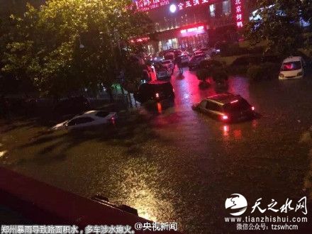 郑州小伙这个举动温暖了雨夜,一大波妹纸求嫁!