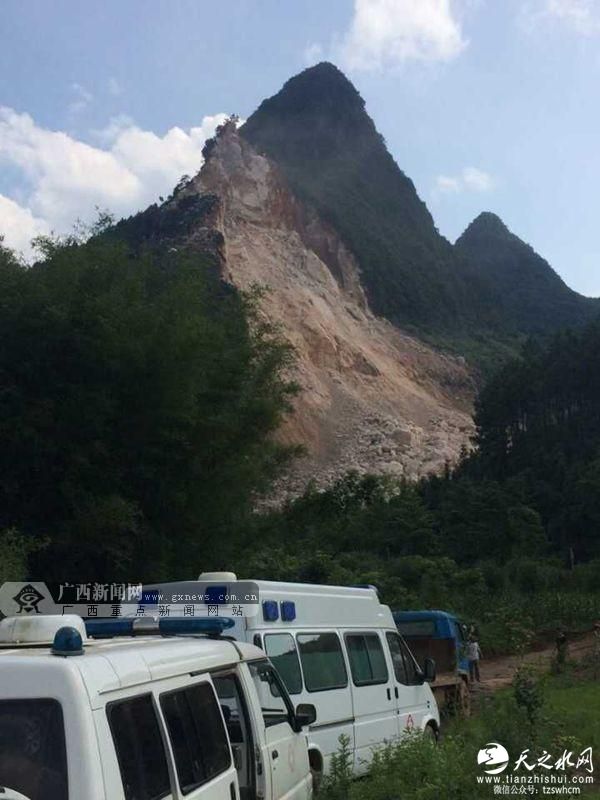 平乐突发山体塌方事故 8名工人被困岩洞1人已死亡