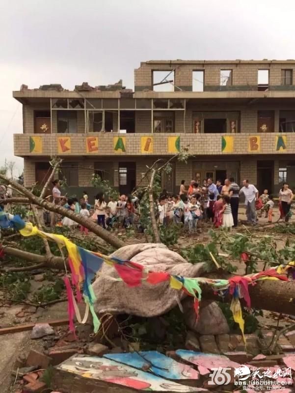 江苏盐城阜宁遭冰雹强风袭击 最大风力17级以上