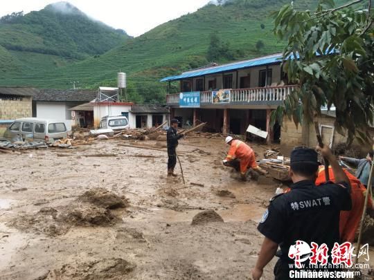 图为救援现场。 王庆永 摄