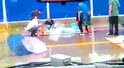 武汉一围墙倒塌行人瞬间被埋 6女2男不幸遇难