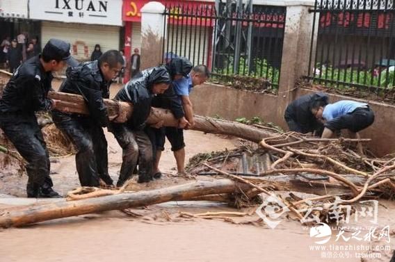 一夜暴雨云南景东变泥城 灾情触目惊心全县救援