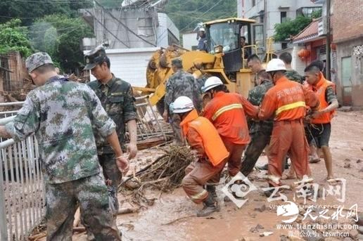 一夜暴雨云南景东变泥城 灾情触目惊心全县救援