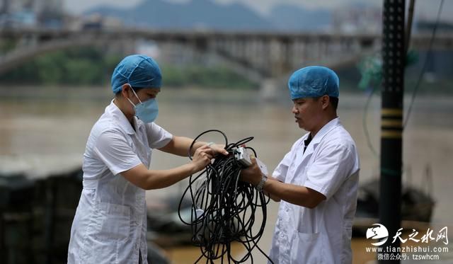 实拍融安开展灾后防疫忙复产