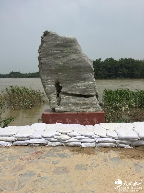 安徽古镇十天四发洪水撤离公告 三位老人志愿巡堤