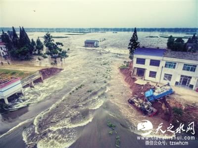 对话开卡车堵溃口司机：“没有一个拒绝的”