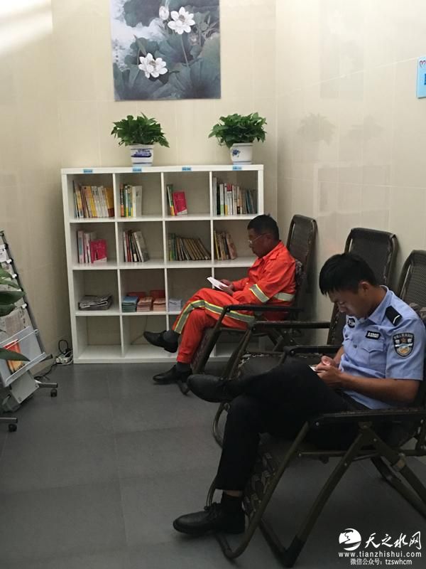 杭州专设“城管驿站” 市政工人怕弄脏执意赤脚进