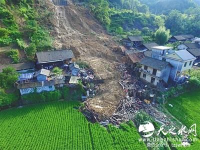 湖南湘西发生特大洪灾和山体滑坡 民房道路被冲毁
