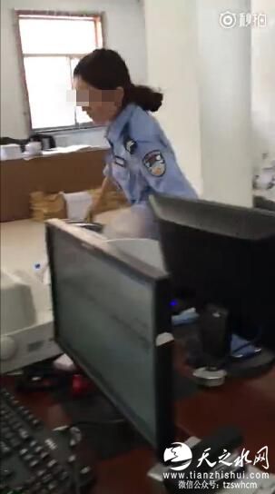 甘肃东乡车管大厅制服女怒打办事人员 已被停职