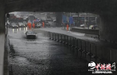 北京暴雨堪比四年前“7·21” 今日雨带转战东北