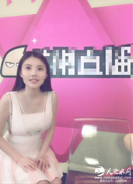 徐冬冬直播首秀素颜出镜