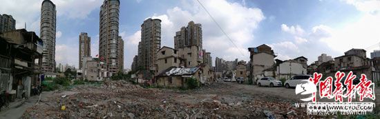 棚户区已变成建筑垃圾堆放场。