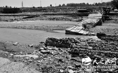 邢台洪灾亲历者：眼看着孩子被洪水冲走 下落不明