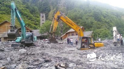 四川卧龙突发泥石流：熊猫平安 人出行难