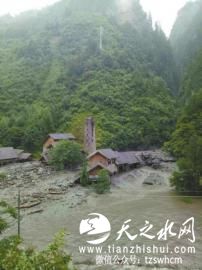 四川卧龙突发泥石流：熊猫平安 人出行难