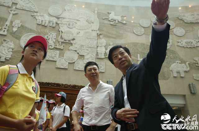 鸿基金连续四年举办萤火虫夏令营：为贫困留守儿童打开世界的另一扇窗