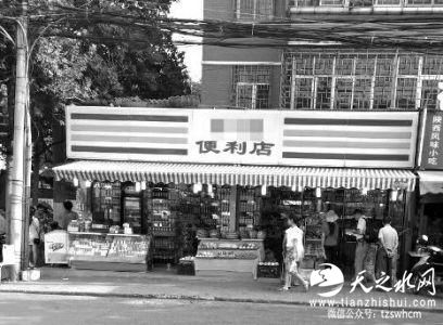 磕钱俗称撕钱角，这种把戏由“搓钱”演变而来，多出现在车站、码头等人流量大、外地人多的地方。在西安火车站附近，也有人以正常生意为依托从事磕钱勾当。华商报记者通过暗访、采访深喉，揭秘火车站的磕钱骗局。