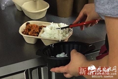 北京16家外卖餐厅卖过期菜品 且多家共用同一地址