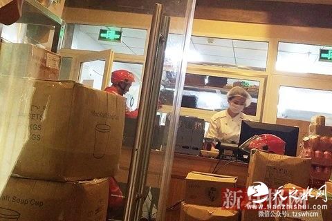 北京16家外卖餐厅卖过期菜品 且多家共用同一地址