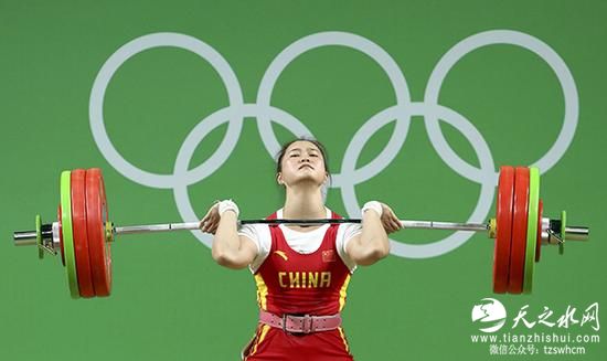 举重奥运冠军邓薇10年未回家 赛前家里刚装电视