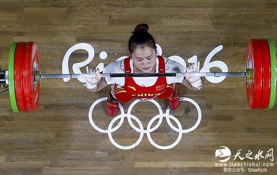 举重奥运冠军邓薇10年未回家 赛前家里刚装电视