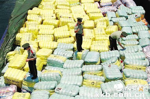 深圳截获549吨国外旧衣服 疾控中心:旧衣或带艾滋病毒