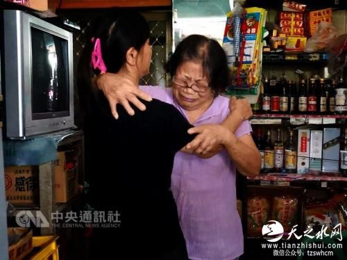 台湾旅客赴中国大陆福建旅游遇上山体滑坡意外，造成50岁叶姓女子死亡，家人伤心痛哭，但低调不愿回应。 “中央社”记者叶子纲摄