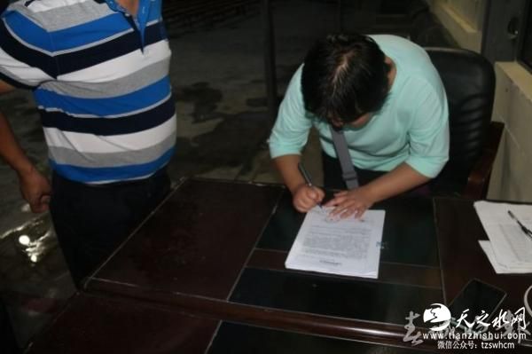 北京女游客怒扇云南女导游被拘 导游请求撤案