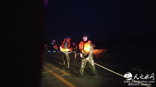 海南8名村民被洪水围困 3名边防战士救援被冲走