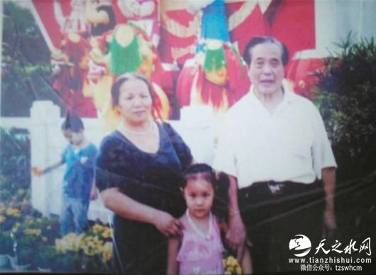 图文：年近八十再添爱女