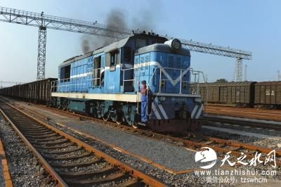 铁路调车员：每天编组2万列 需会“飞檐走壁”