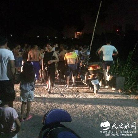 江西修水一桥梁垮塌多人落水 垮塌桥梁已逐渐弃用