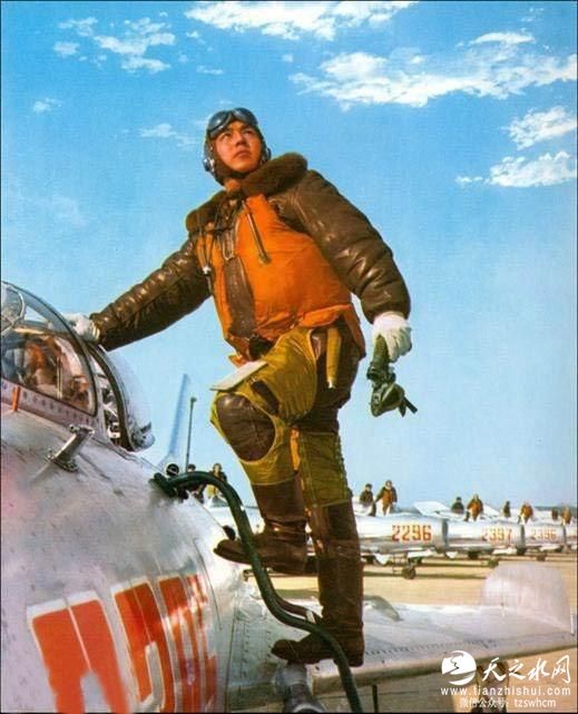 老照片：服役近半个世纪的英雄战斗机”歼-6“，超有时代感！