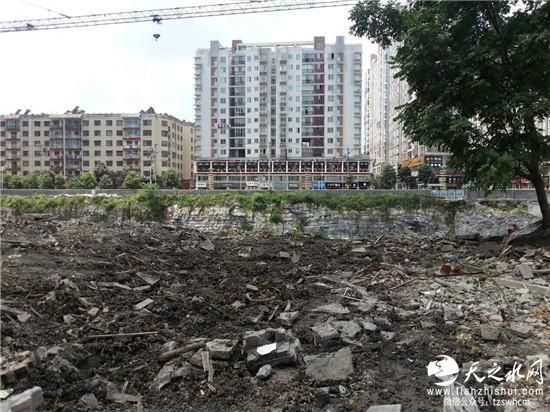 贵州民国民居遭强拆 挖掘机碾压着遗址继续施工