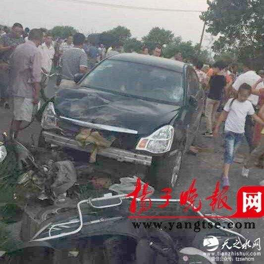 扬州一轿车连撞10人 肇事男涉嫌交通肇事被刑拘