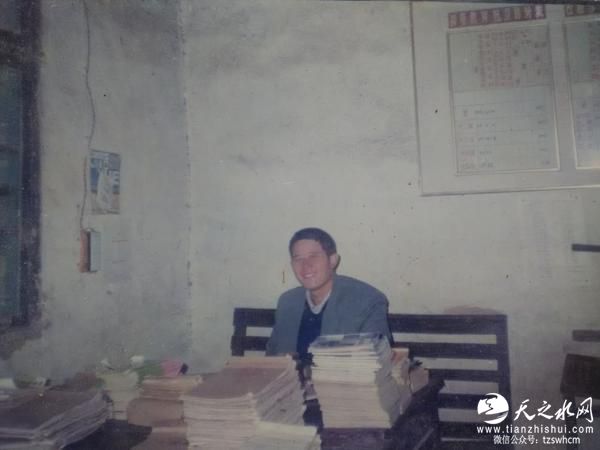 河南一代课教师15年工资是1.6万欠条 乡里称没钱