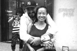 33岁西安籍女教师美国街头遭抢 头部中弹生命垂危