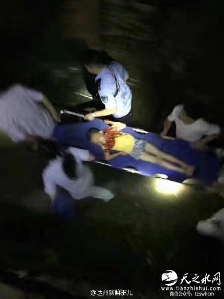 四川一7层居民楼坍塌致12人被困 仍有1人失联