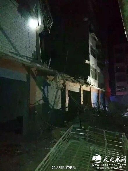 四川一7层居民楼坍塌致12人被困 仍有1人失联