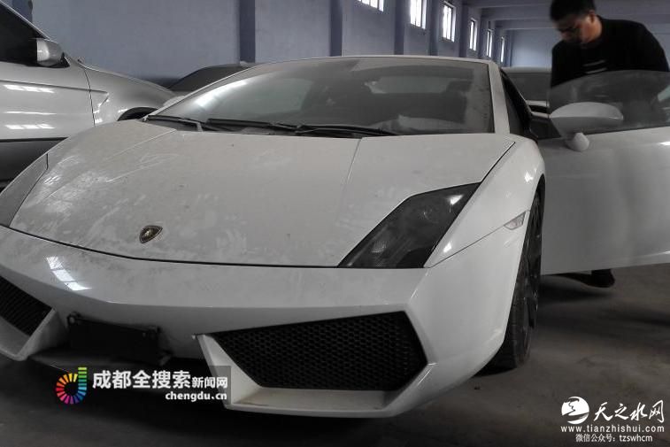 黑老大刘汉多辆豪车成都拍卖：宝马两万起