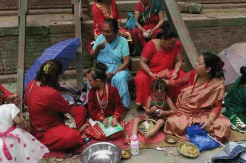 杜巴广场，小女孩们嫁给“树神”的传统节日