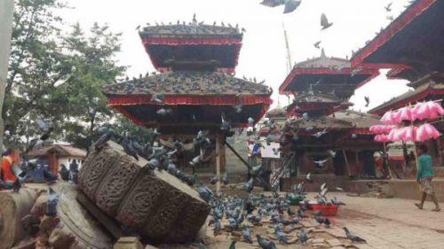 杜巴广场，人、神和地震痕迹共存